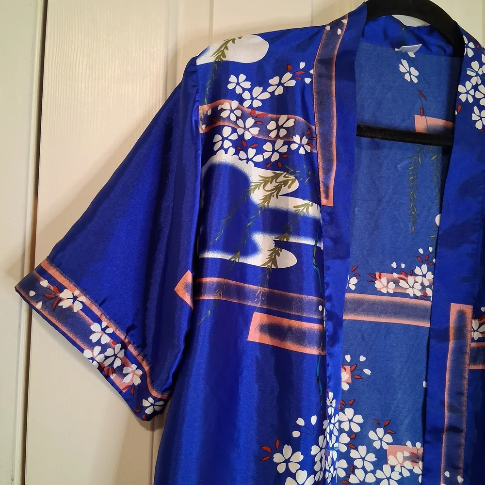 Royal Blue Satin Kimono Jacket with Geisha Print - Picture 7 of 15